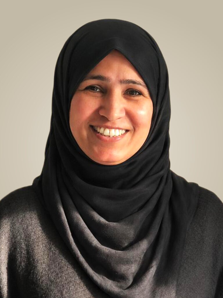 Safia, smiling — driving instructor in High Wycombe